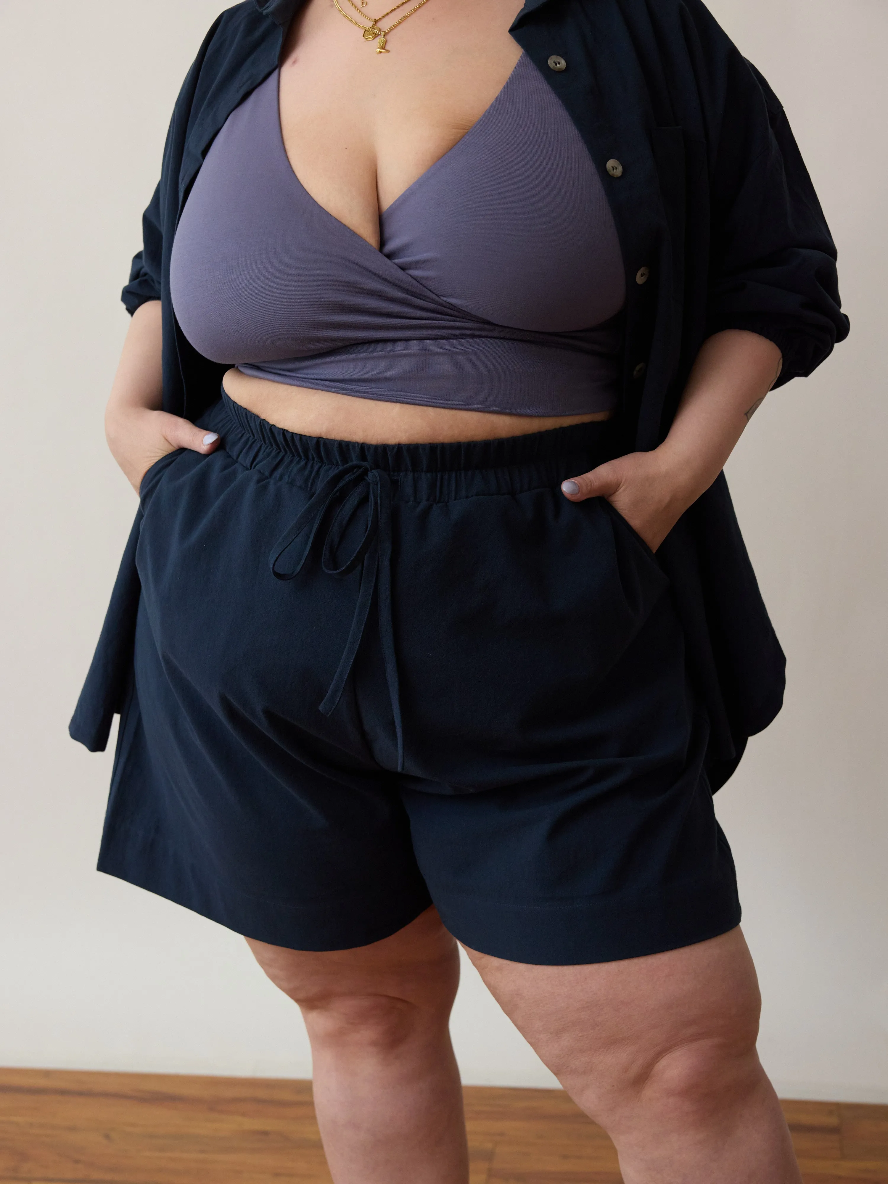 NAVY COTTON CREPE LYNN SHORT