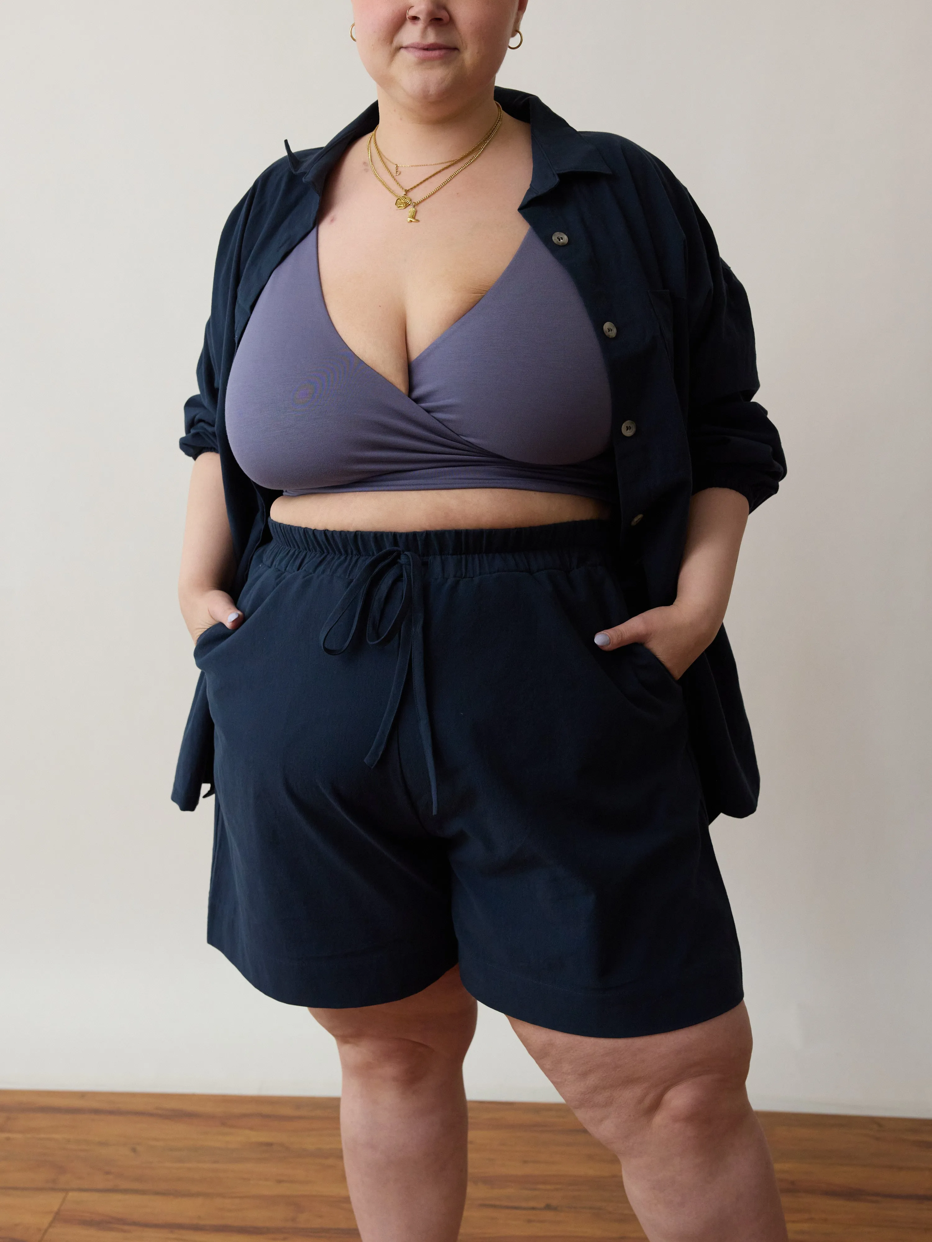NAVY COTTON CREPE LYNN SHORT