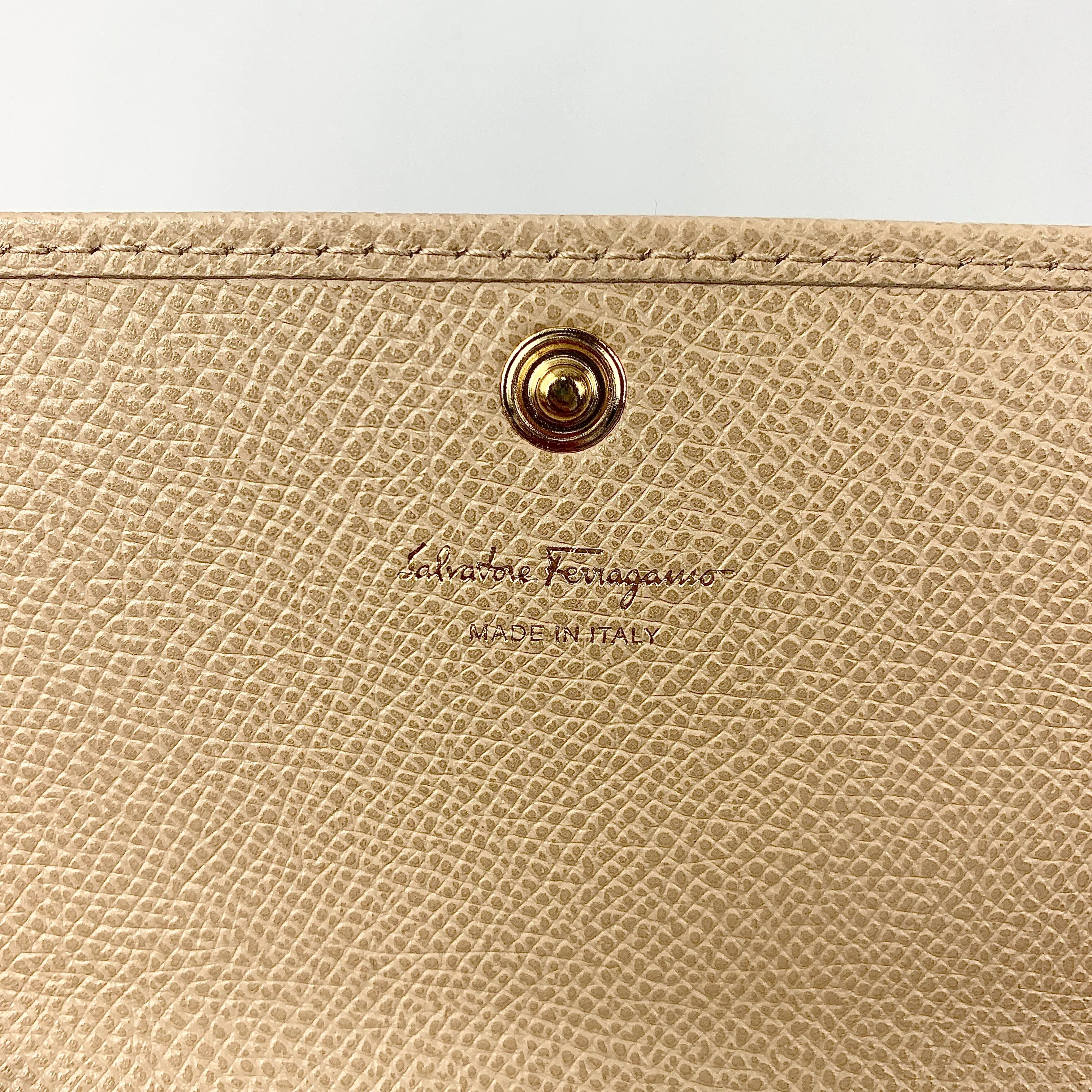 Salvatore Ferragamo Vara Bow Long Wallet in Macadamia Beige
