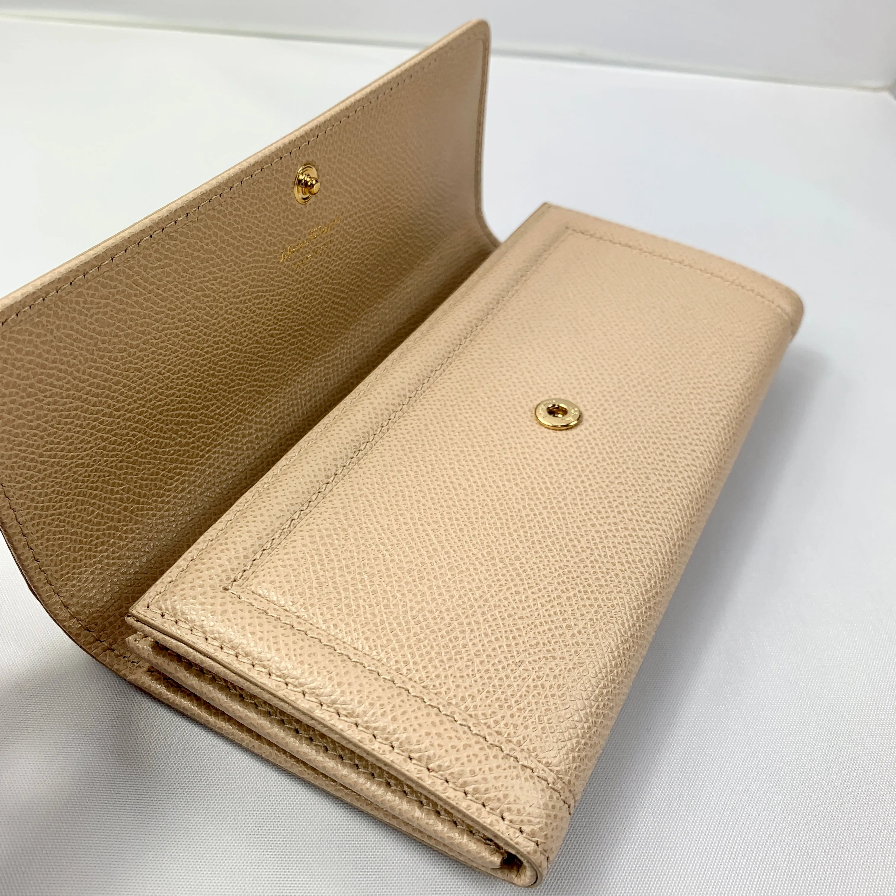Salvatore Ferragamo Vara Bow Long Wallet in Macadamia Beige