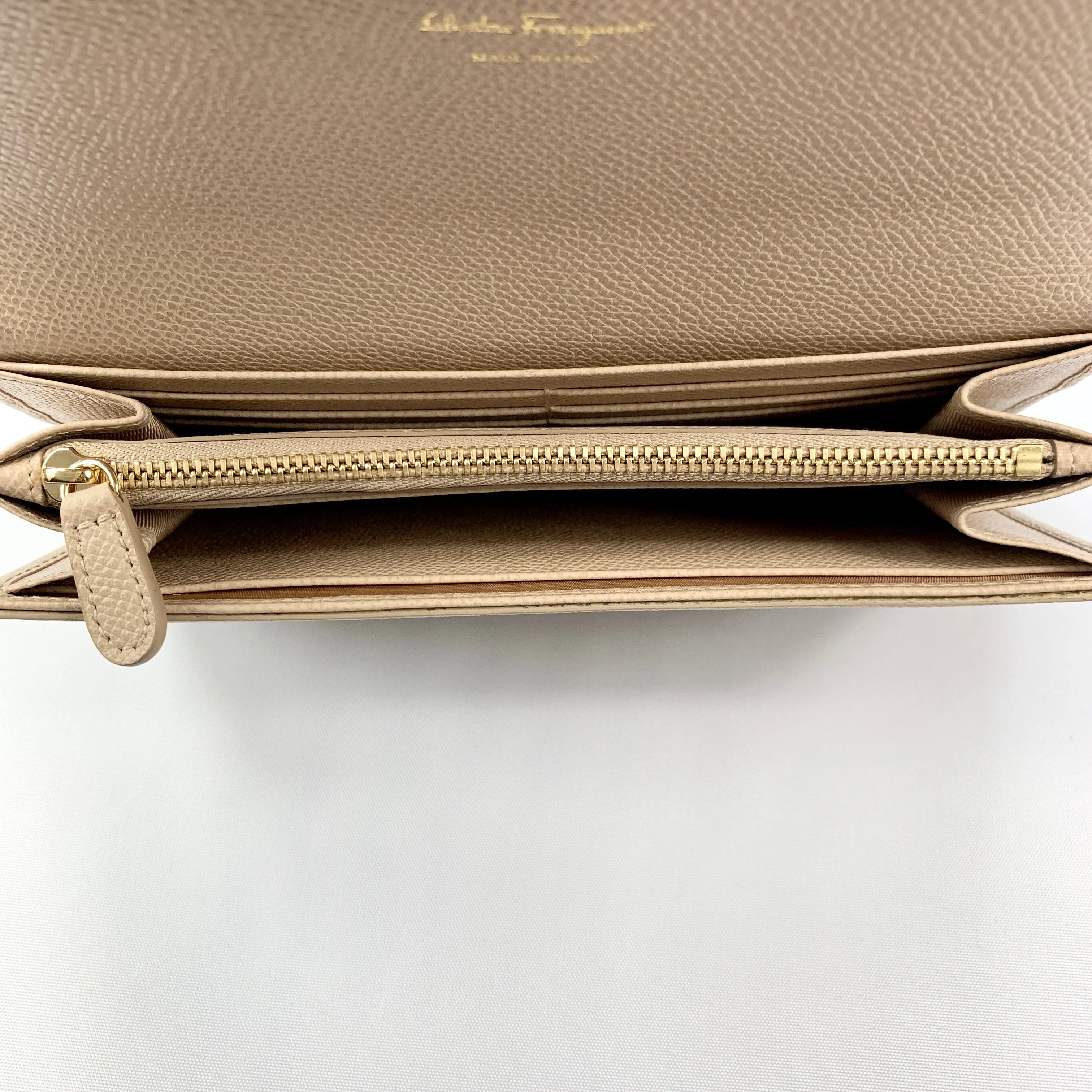 Salvatore Ferragamo Vara Bow Long Wallet in Macadamia Beige