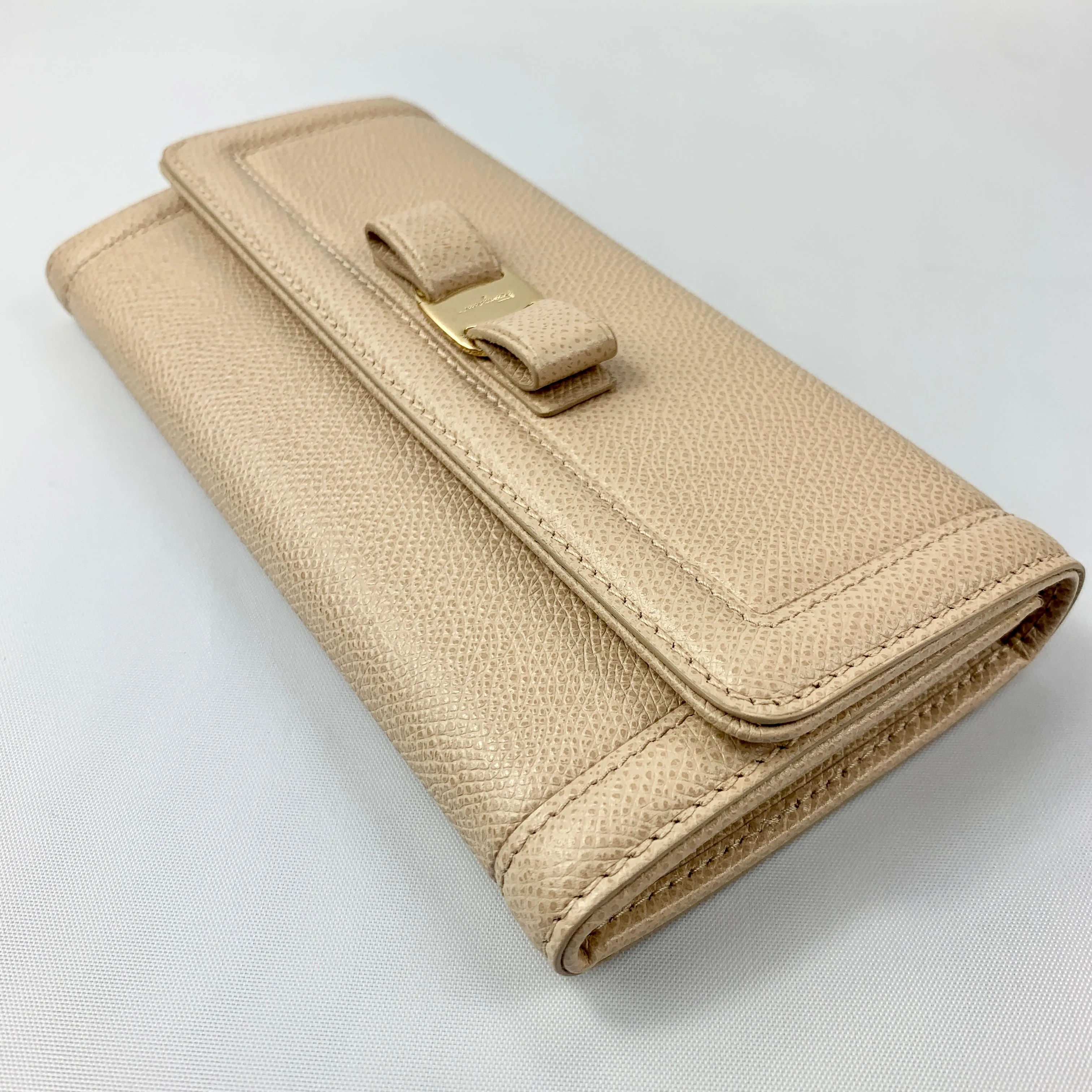 Salvatore Ferragamo Vara Bow Long Wallet in Macadamia Beige